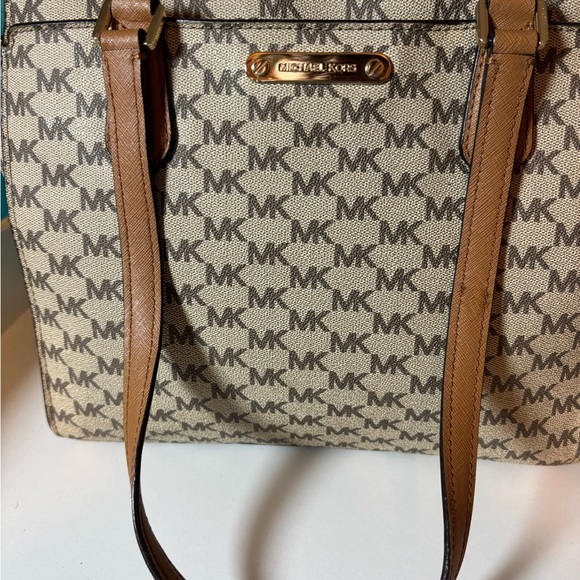 Michael Kors Tan and Cream Signature Tote Bag Purse - Picture 8 of 13